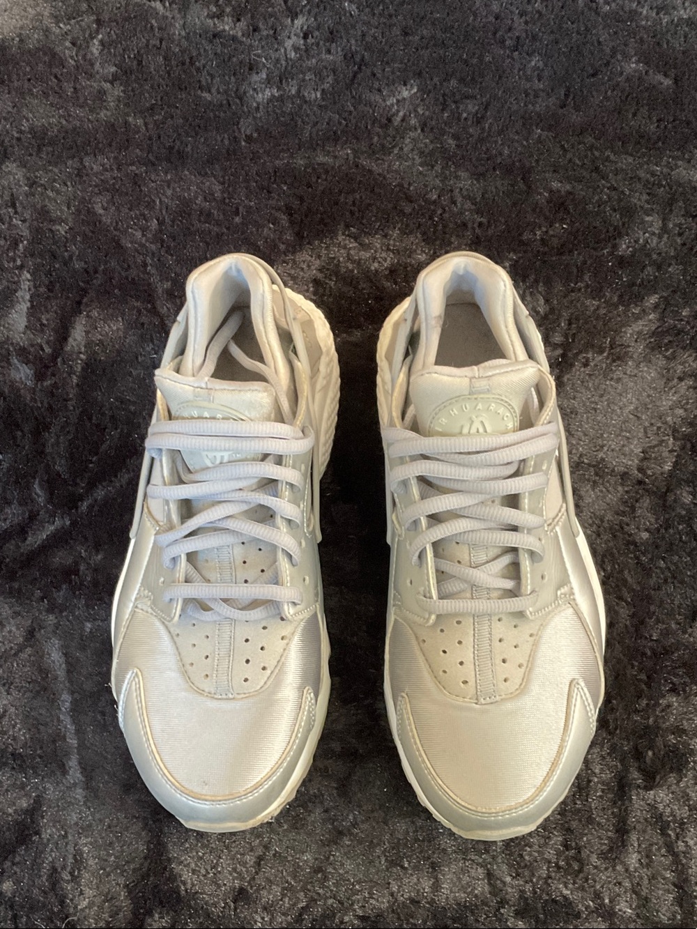 Nike Women's Low-Top Silver & Grey Nike Huarache